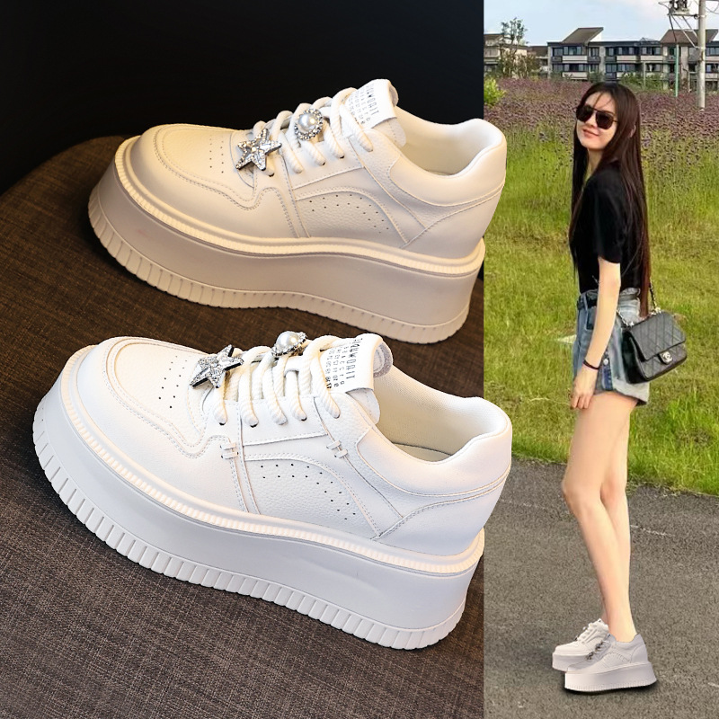 Giày sneaker nữ chunky đế dày phong cách retro đánh bóng màu be — Màu be