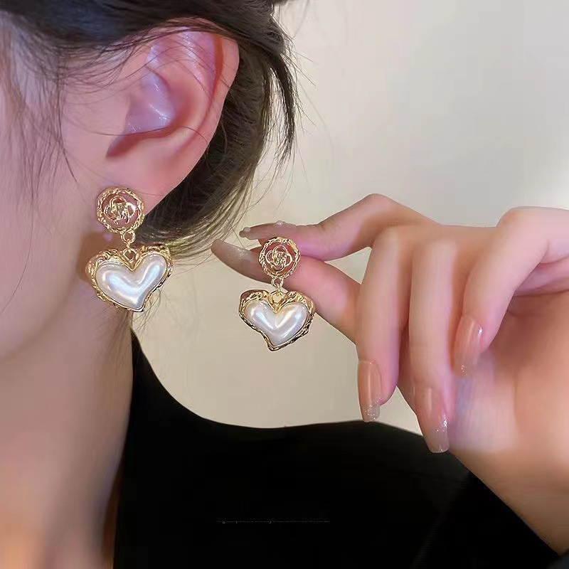 Retro fashionable small design earrings pearl