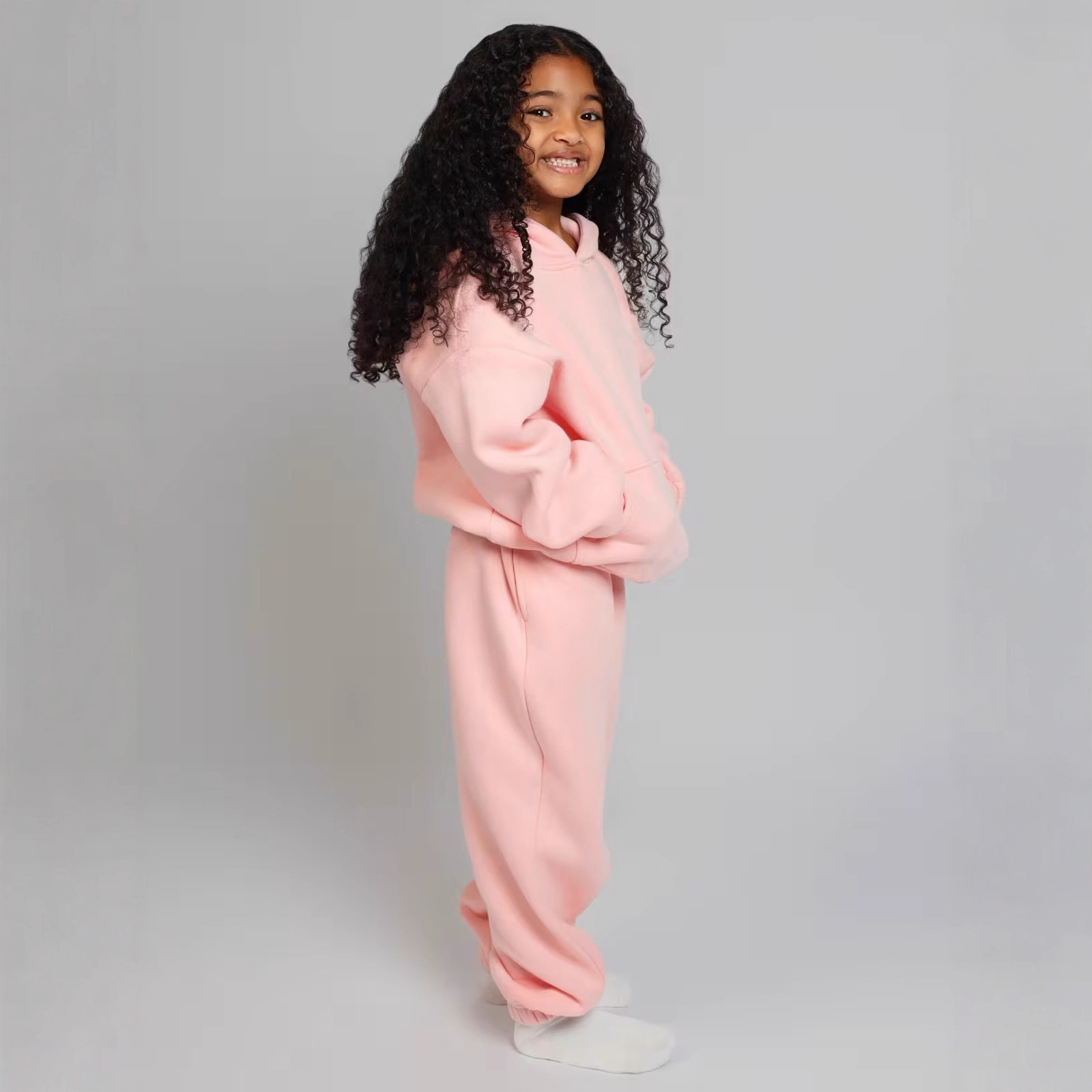 Abbigliamento da stazione indipendente, set di due pezzi con pantaloni lunghi con cappuccio per bambini Dopamine 2025, europei e americani_voghion.com