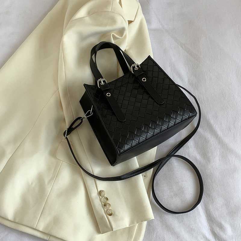 Gran capacidad trenzada de hombro mochila de verano 2024 nueva textura de diamante de alta calidad para trabajar bolsas de viaje