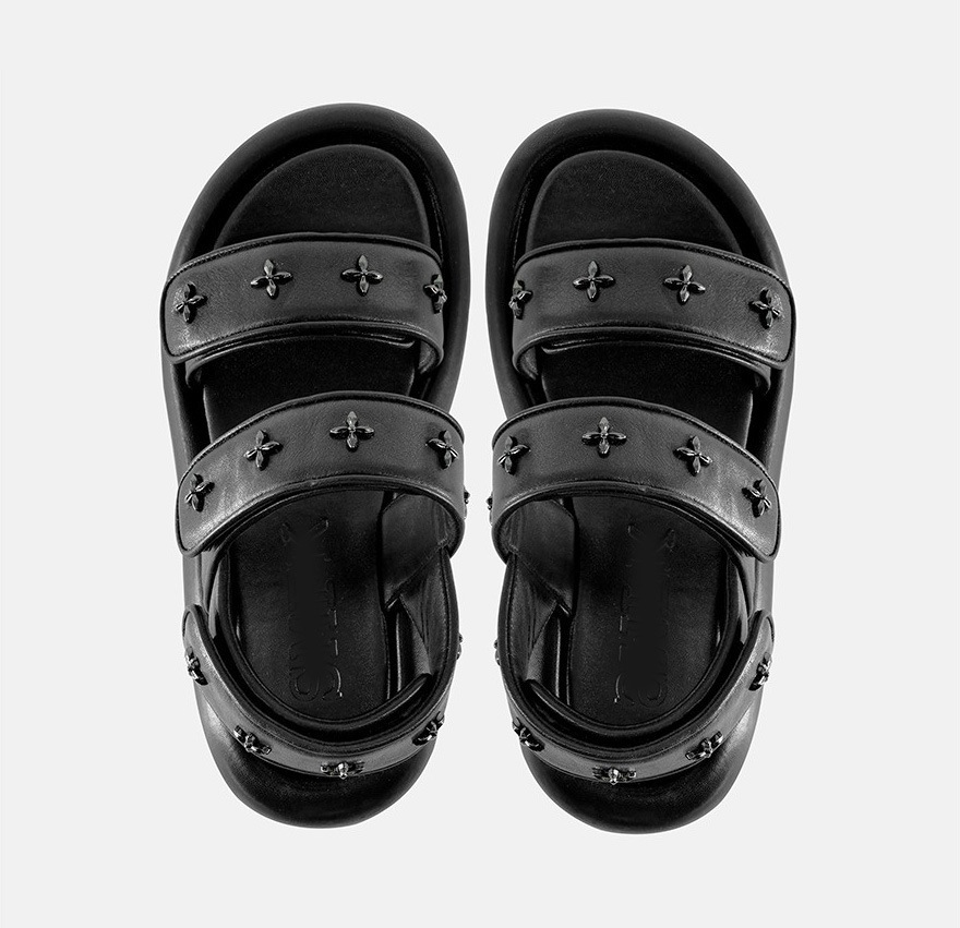 New Rivet Non-Slip Versatile Couple Outdoor Beach Unisex Personality One-Word Slippers_vogvips.com