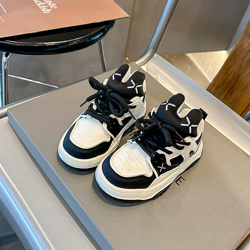 Cricketskor för barn Korean Edition Bröd Violence Bear Tide Brand Pojkar och flickor Fritidssportskor 2023 Nyhet_voghion.com