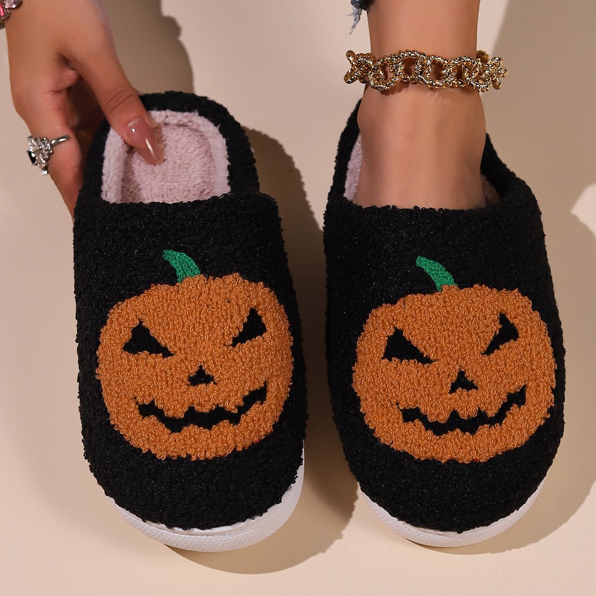 Zapatillas populares de algodón para mujer, pantuflas de algodón cálidas de felpa para invierno, Navidad y Halloween, para interior y hogar