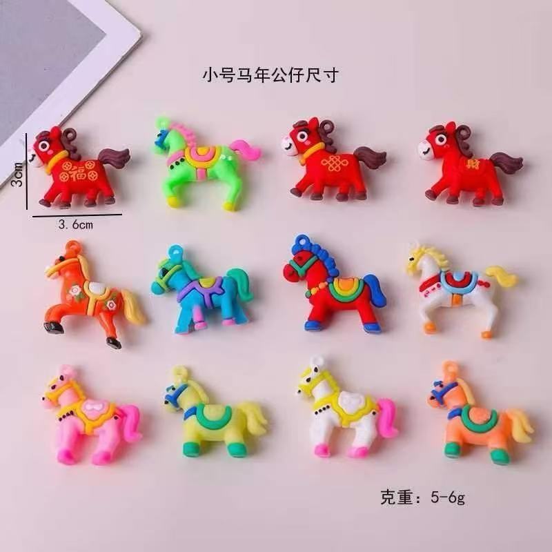 2026 Año Nuevo Zodiac Pony Muñeca Keychain Año del Caballo Colgante Fuma Keychain Bolso Colgante Regalo