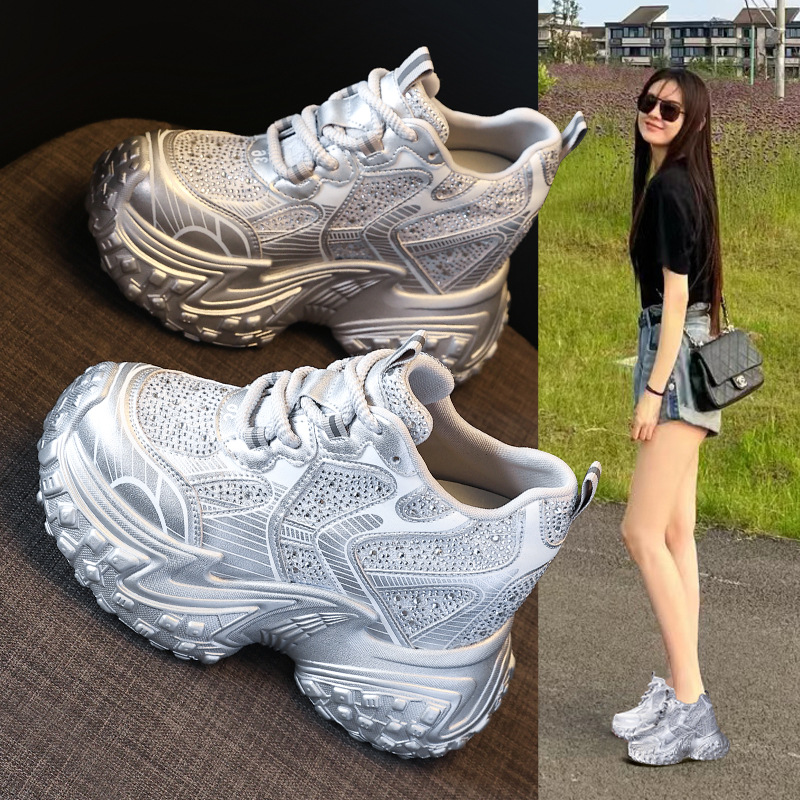 Giày sneaker nữ đế dày độn cao bên trong, phong cách bánh mì thoáng khí — Màu đen