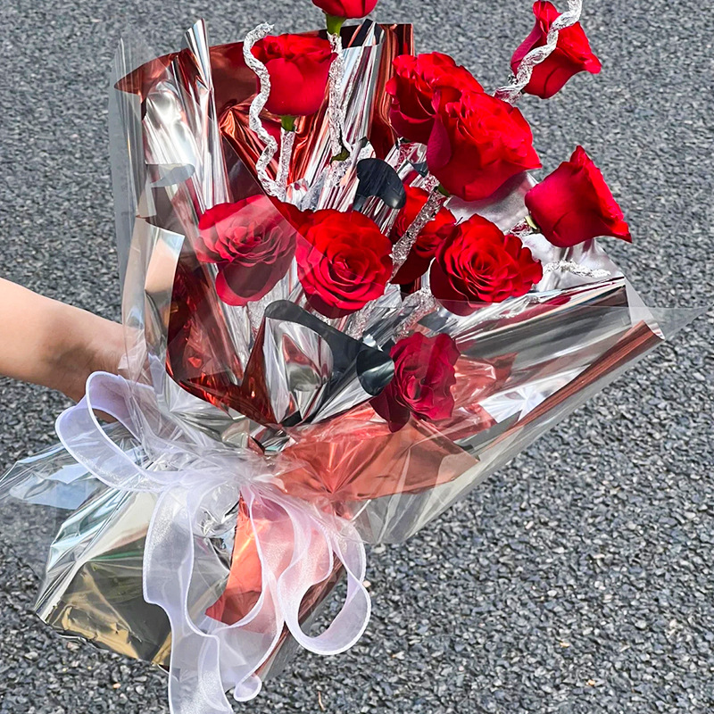 Papel de aluminio de modelado floral, papel de revestimiento plateado brillante, papel de embalaje de base plisado amasado a mano, material de decoración de regalo de flores