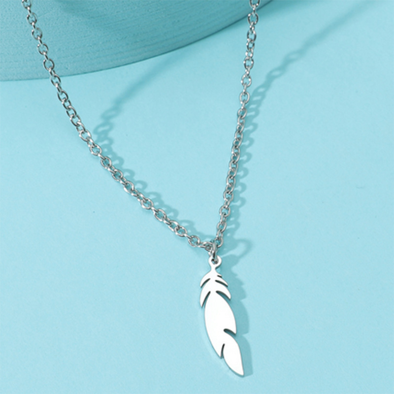 Collar masculino con colgante de brújula y pluma, acero de titanio, estilo europeo retro