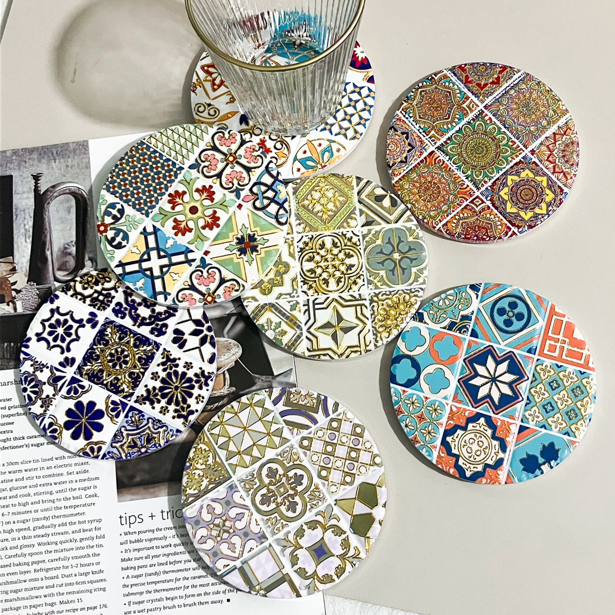 Nueva ronda transfronteriza tridimensional en relieve dorado Montaña Rusa Amazon corcho almohadilla de aislamiento café europeo y americano retro montaña