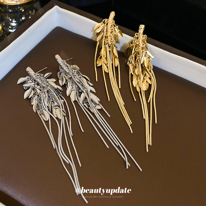 Pendientes de borla de espiga de trigo de viento de metal con aguja de plata Pendientes largos de moda europea y americana Pendientes de diseño exagerado de personalidad al por mayor