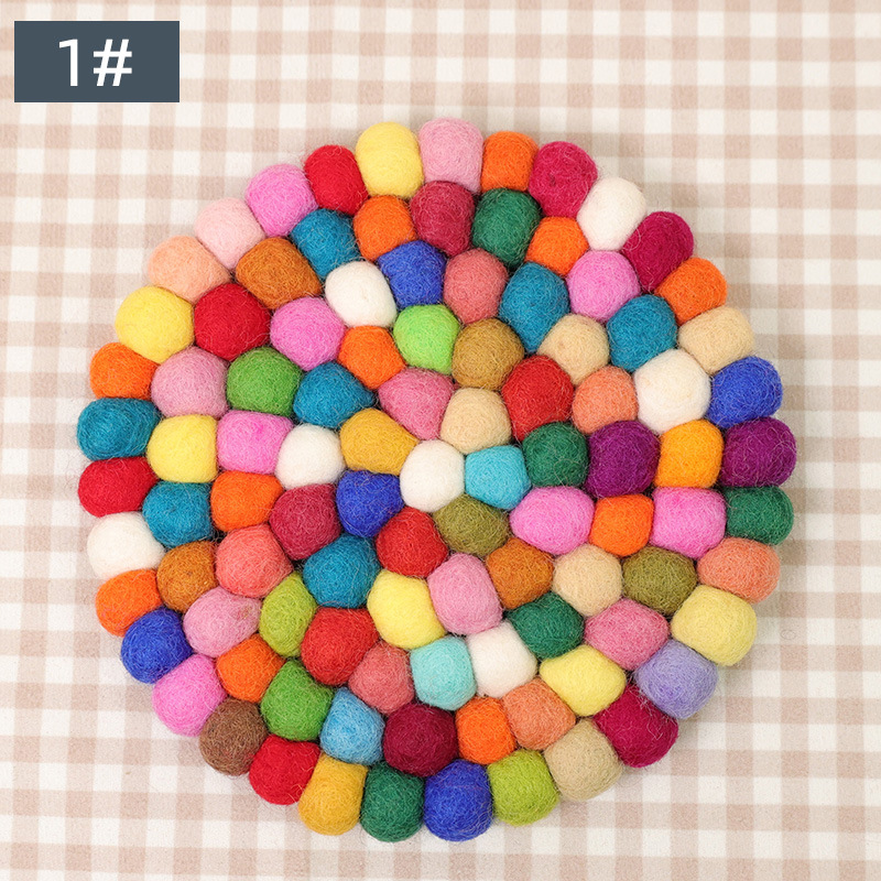 Colorido bosque cálido Nepal lana fieltro hecho a mano tira colorida bola montaña aislamiento mantel individual