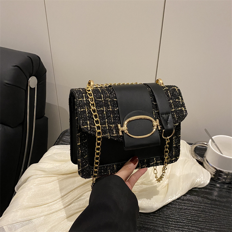 Primavera y verano 2025 nueva personalidad tendencia sagrada casual simple cadena de metal bolso de hombro mensajero pequeño cuadrado bolso femenino