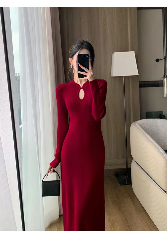 Christmas Modified Cheongsam Dress with Buttoned Hem, Goddess Style, Elegant and Graceful, Figure-Flattering Sweater Base Long Dress, Plus Size