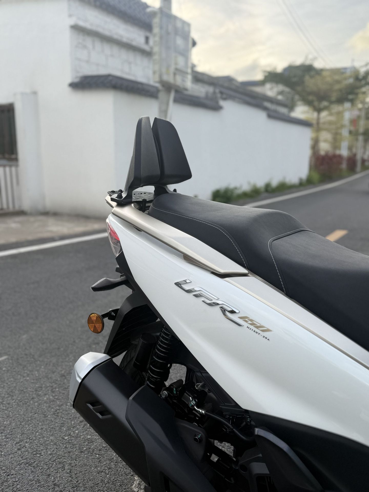 Suitable for Haojue Ufr150 Backrest Modified Ufr with Rear Passenger Backrest and Rear Passenger Lumbar Support for Non-Destructive Installation