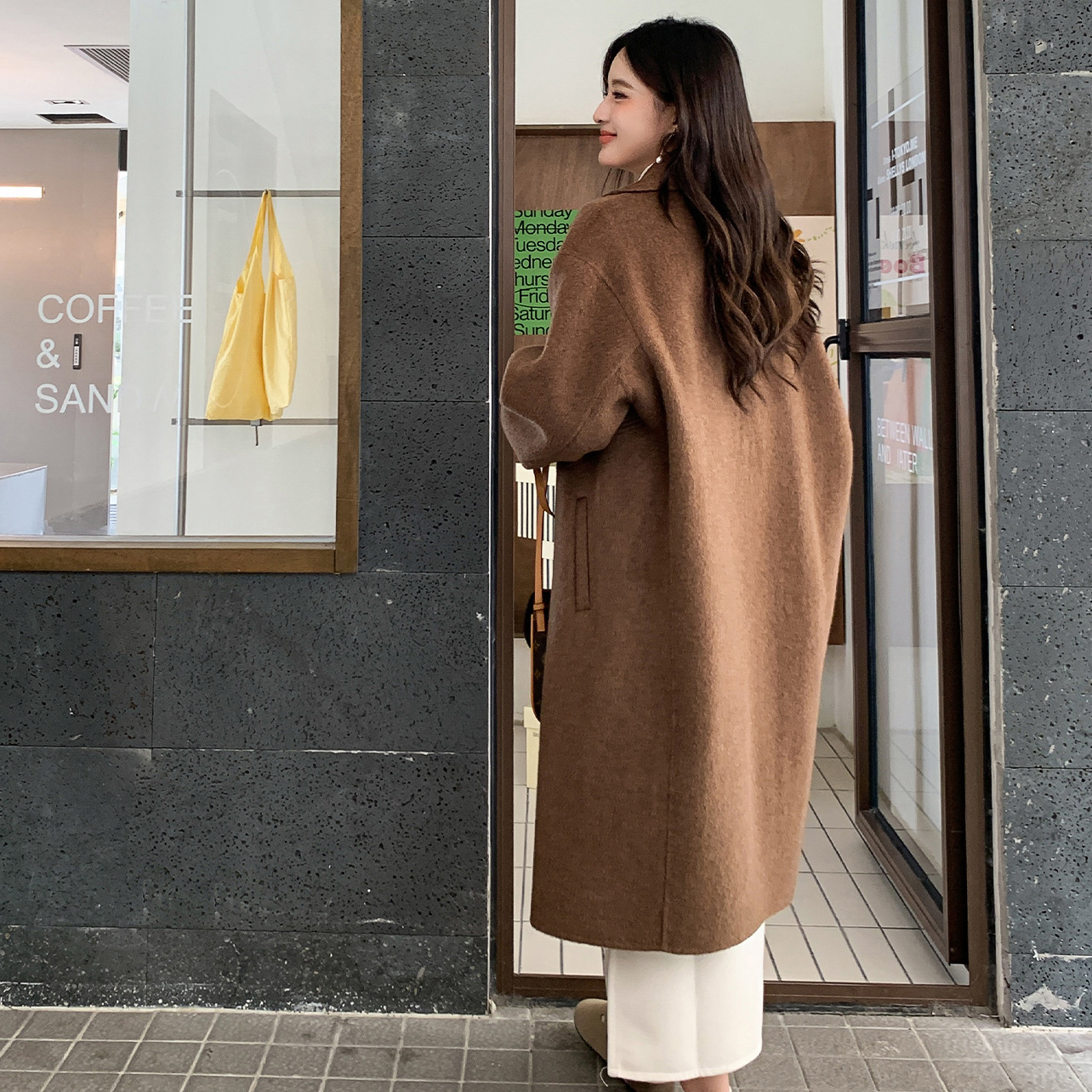 팩토리 다이렉트 세일 라이트 럭셔리 하이 엔드 양면 캐시미어 코트 여성용 롱 카멜 헤어 코쿤 한국 스타일 가을과 겨울 새 울 코트