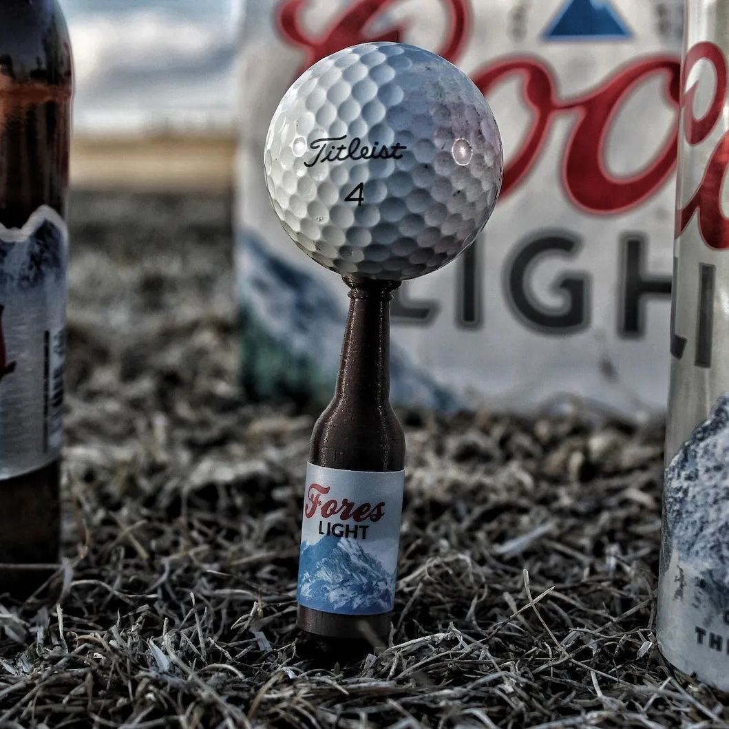 2023 transfronterizo nuevo Mini botella de cerveza Golf Tees resina tierra tapón botella fábrica al por mayor