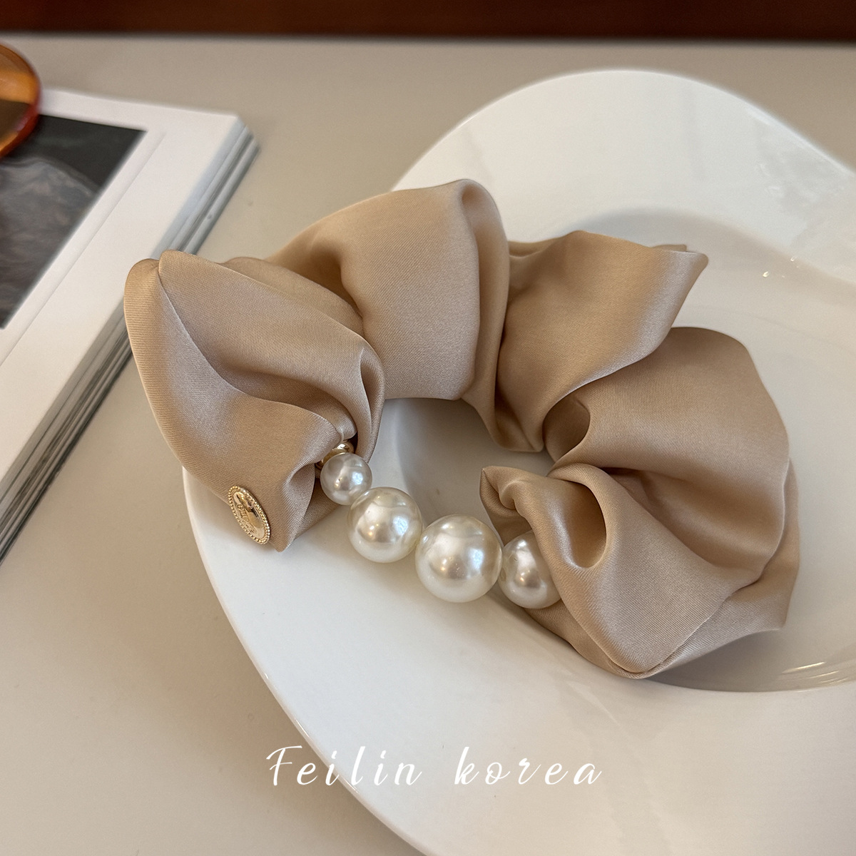 Cordón de cabeza de perla 2024 nuevo cabello de alta gama correa de cabello de mujer de alta calidad flores de cabello de satén intestino anillo de cabello adornamiento coreano