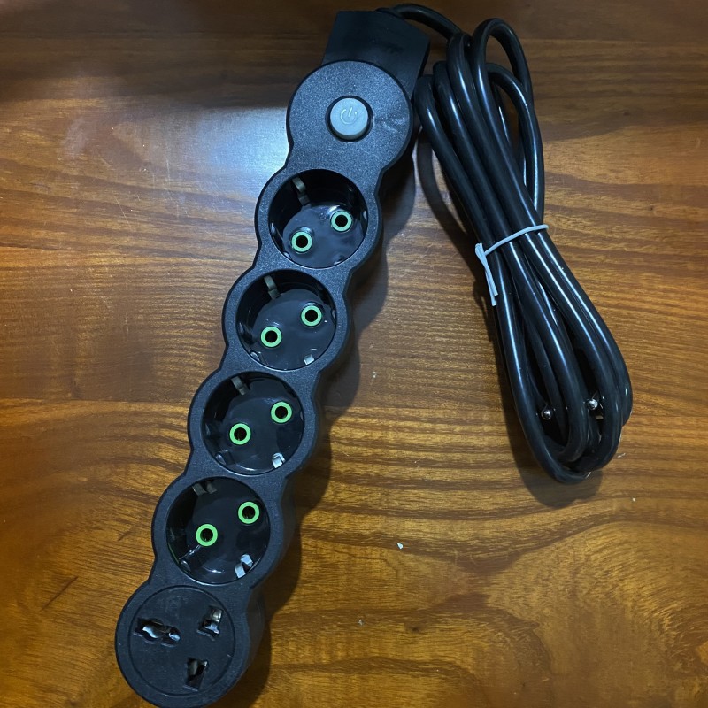 Suministro de enchufes transfronterizos Tablero de enchufes de orificio estándar europeo multifuncional Tablero de arrastre Tablero de enchufes de alta calidad