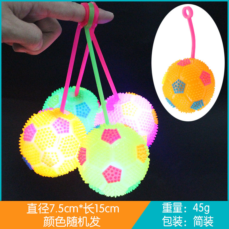 Pellizco grande marrón claro llamado fútbol luminoso