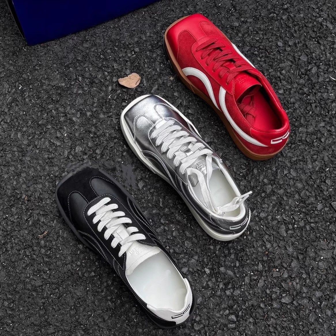 Li Landi mismo estilo choco asimétrico cuadrado redondo cabeza alemana zapatos de entrenamiento mujer 2025 primavera y verano nuevas zapatillas casuales retro