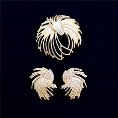 高端中古風，優雅設計感大花朵金燦燦大煙花胸針耳釘首飾套裝