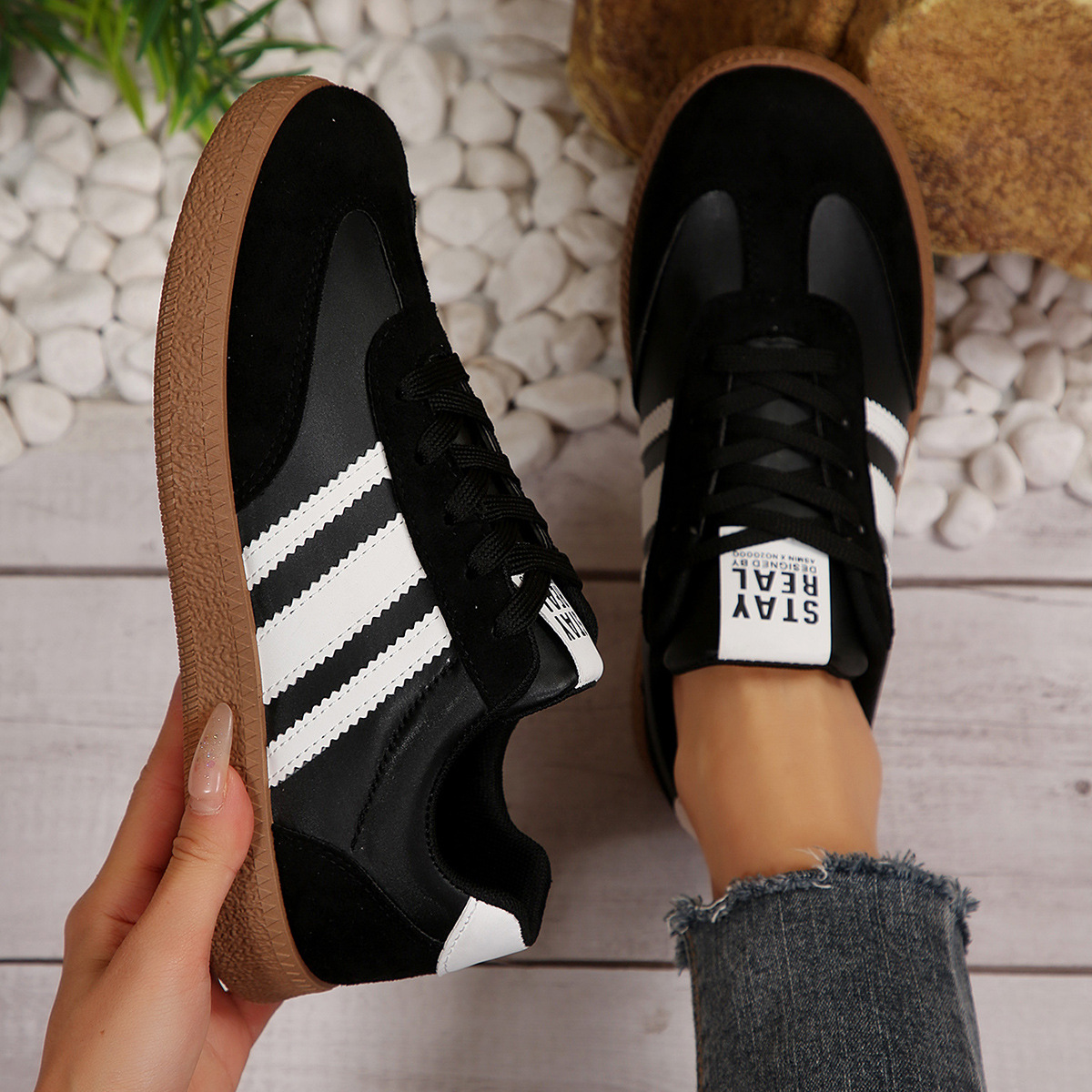 Zapatos de entrenamiento de base plana para mujeres 2025, primavera y otoño, zapatos de skate de comercio exterior de tamaño grande, zapatos casuales de moda, zapatos blancos para mujeres