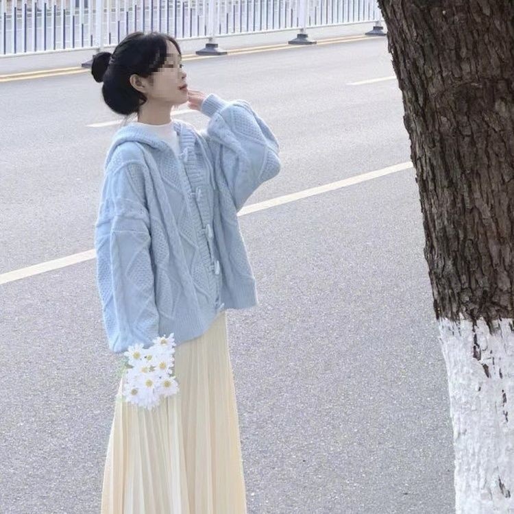 浅蓝色针织毛衣开衫牛角扣学院连帽糯奶女毛衣外套慵懒软麻花|undefined
