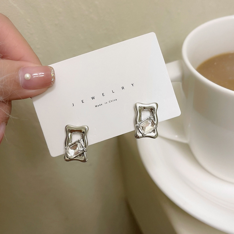H3883 geometric earrings one pair