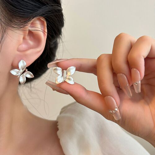 Metal Wire Design Butterfly Earrings for Women - Unique, Light Luxury, High-End, Elegant, Cool Style - 2025 New Arrival