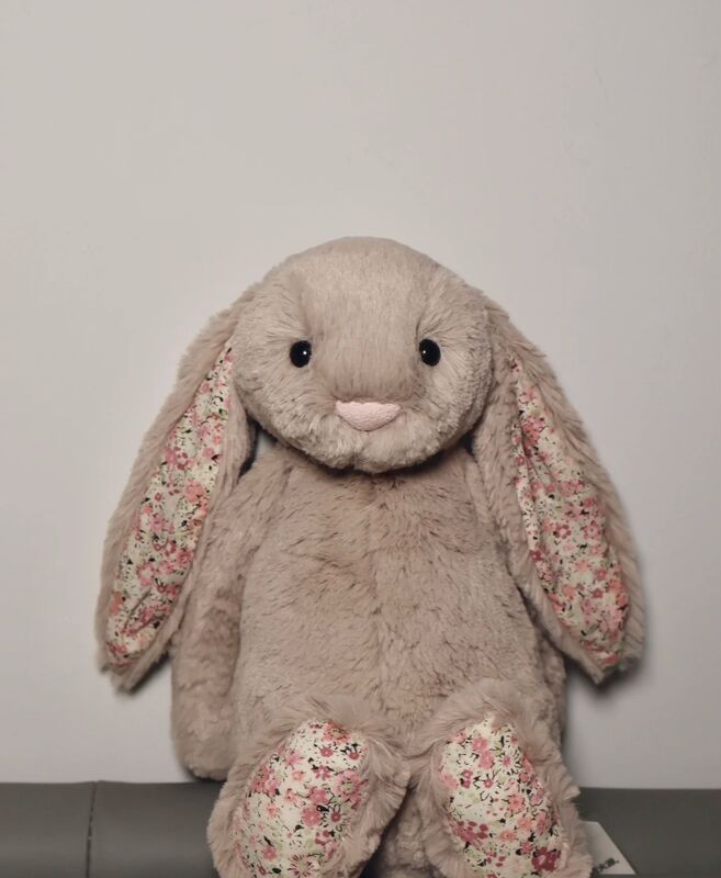 同じジェリーキャットの白、ピンク、茶色、灰色の花柄ボニーうさぎのぬいぐるみ、ギフトネット|undefined