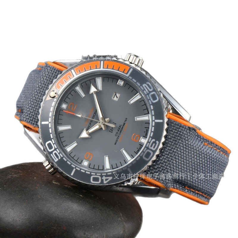 European and American Trendy Men's Diving Watch, Wear-Resistant Nylon Strap, Luminous Waterproof Business Casual Quartz Watch European and American Trendy Men's Diving Watch, Wear-Resistant Nylon Strap, Luminous Waterproof Business Casual Quartz Watch