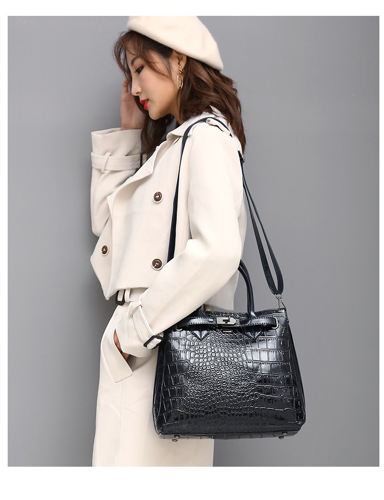 Women's Medium Autumn Pu Leather Solid Color Vintage Style Square Lock Clasp Tote Bag display picture 1