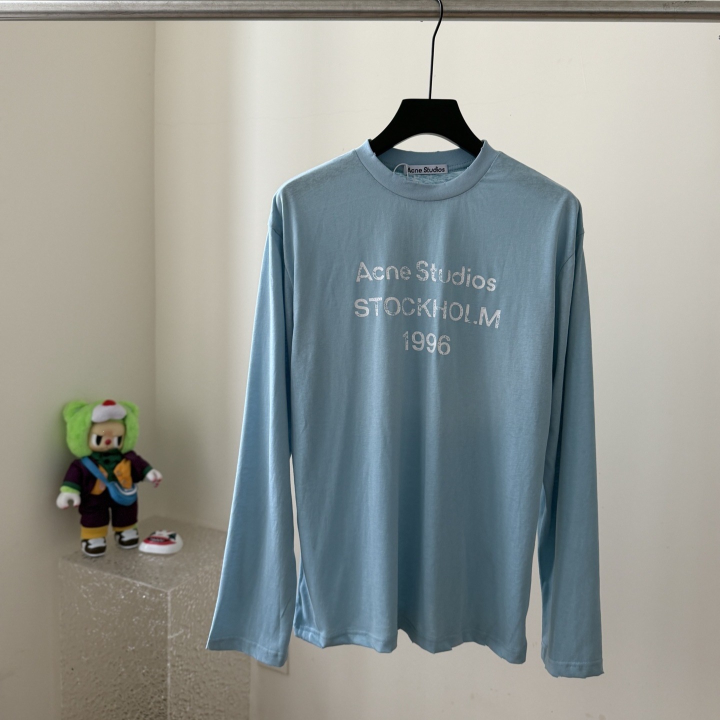 Camiseta de Manga Larga de Algodón 100% con Estampado 1996 y Acabado Lavado Desgastado | Comodidad Transpirable