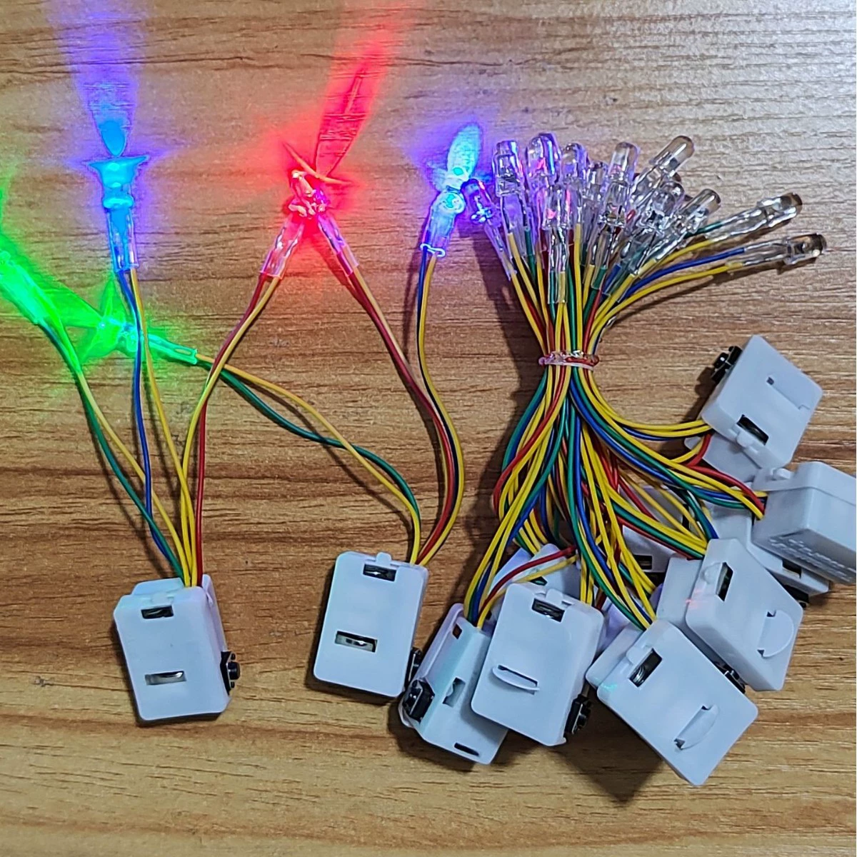 Светодиодная декоративная гирлянда оптом: l маска свет: красный, синий, зеленый (длина кабеля 8cm )