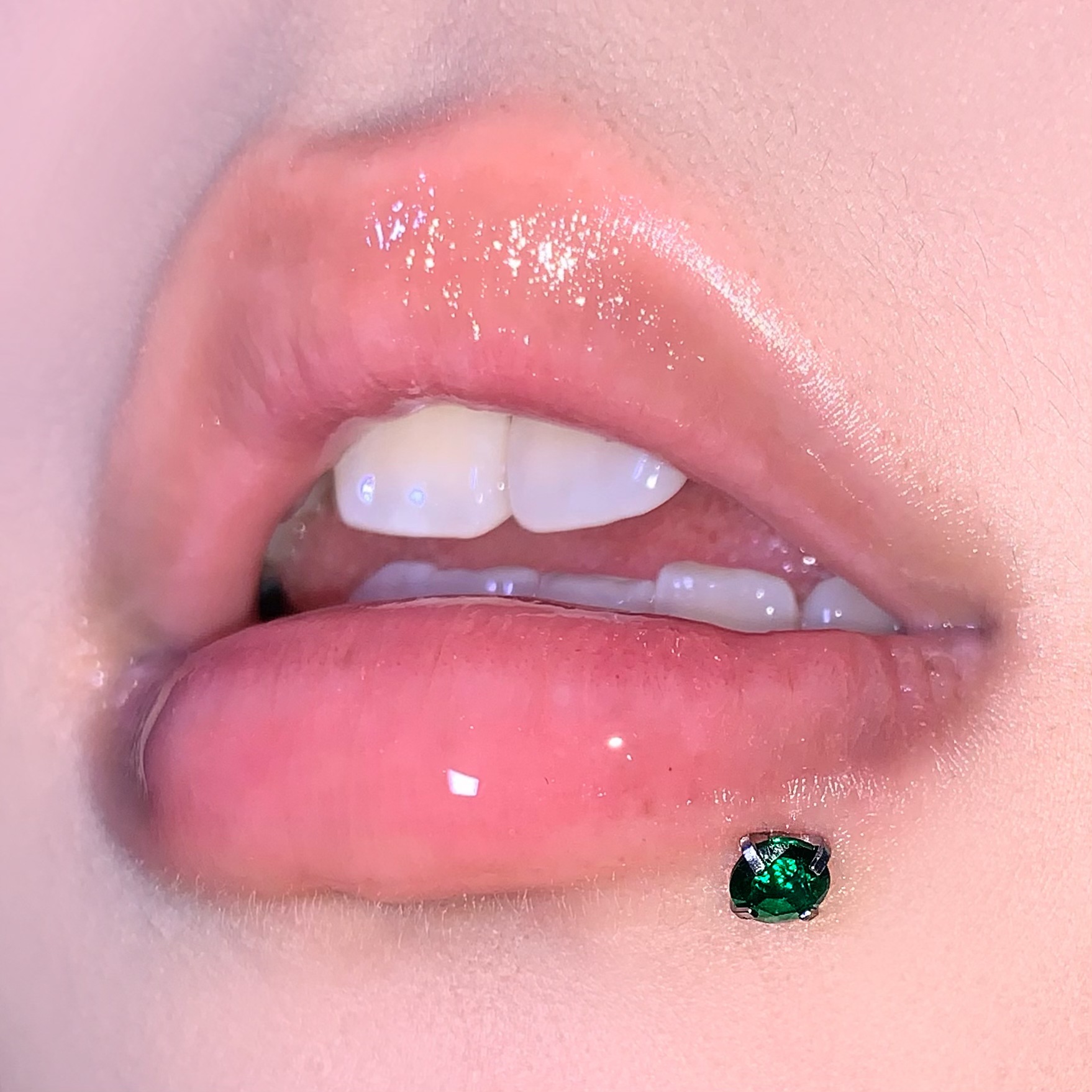 Flash Zircon Lip Nail Internally Threaded Steel Titanium Ear Bone Nail Straight Nail Hot Girl Piercing Jewelry Cross-Border Wholesale detail image 12