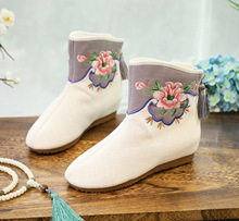 冬容 2022新款民族风流苏短靴贴补绣花内增高坡跟绣花棉靴布鞋