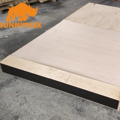 Los fabricantes producen madera contrachapada para la superficie de la película de construcción, todo el tablero multicapa de álamo, madera maciza, resistencia a la humedad, resistencia al desgaste y protección del medio ambiente