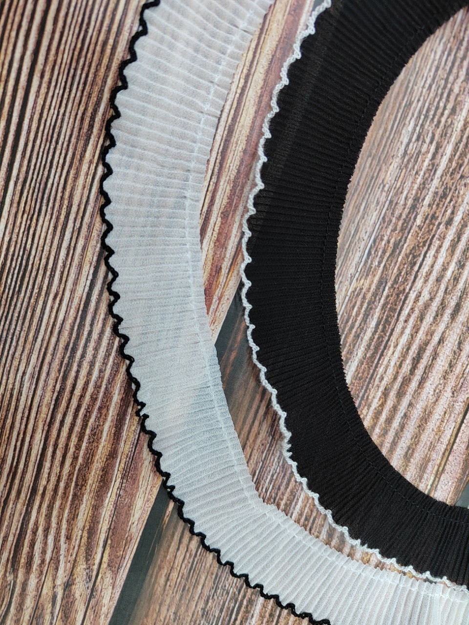 厂家现货供应 3cm 珍珠雪纺压折勾边缩皱花边 雪纺狗牙边花边