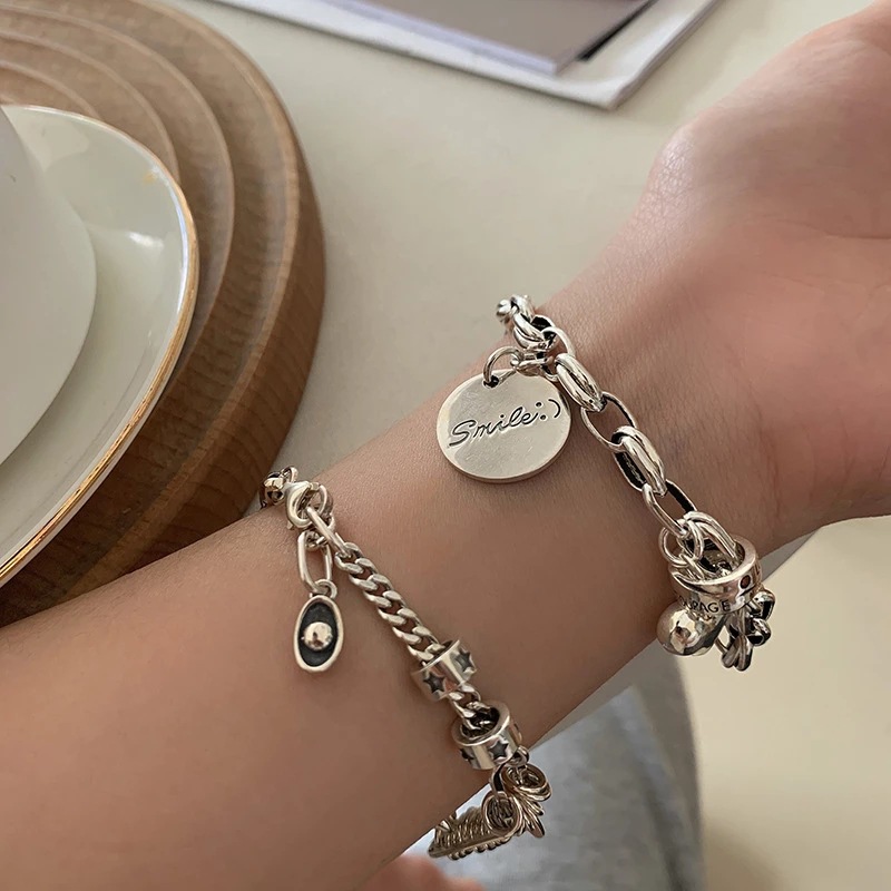 2021 Nuevo Lingote Retro Desgastado Corazón Pulsera Femenino Ins Especial-interés Diseño Redondo Marca Estudiante Estilo Frío Simple display picture 8