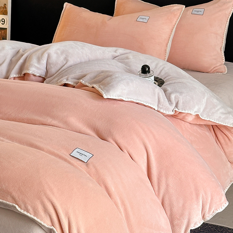 Leche de seda cama de cuatro piezas, colcha de coral de brida 2025, nueva sábanas de otoño y invierno engrosadas y un conjunto de tres piezas de seda