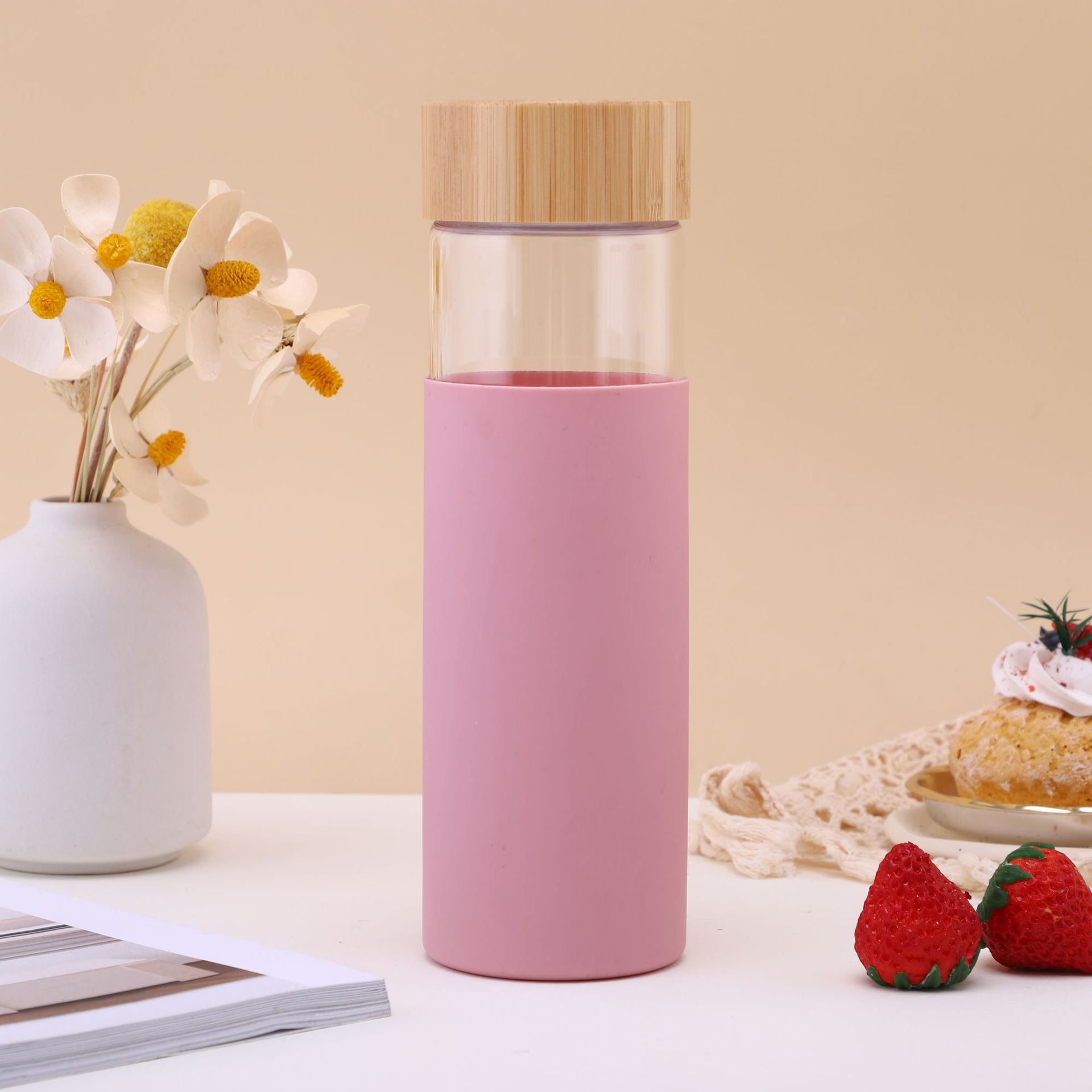 Nuevo tipo de taza de vidrio de cubierta de bambú con cubierta de silicona portátil al aire libre separación de taza de té portátil regalos al por mayor