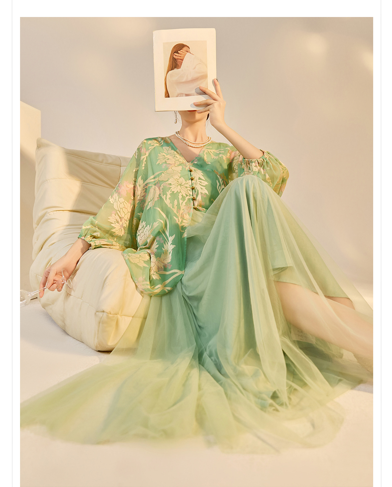 Đầm maxi nữ phong cách Trung Hoa cao cấp, tay dài, cổ cao, họa tiết in hoa cháy kết hợp ghép vải — bầu trời xanh, Màu trắng nhạt chi tiết 2
