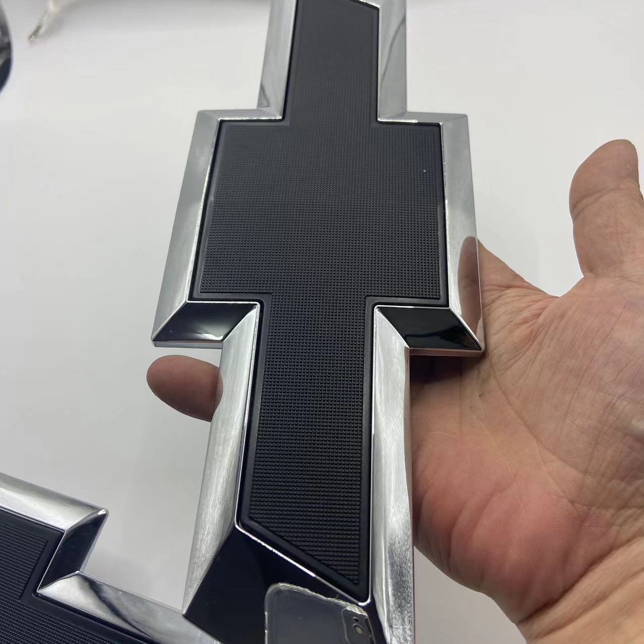 Suitable for Chevrolet pickup truck SILVERADO front and rear car logo Solod modified middle net logo rear trunk labeling