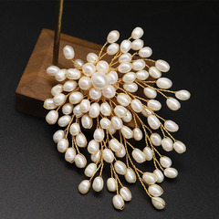 Pearl corsage high-end design European and American retro hand-woven pearl brooch niche high quality wholesale natural