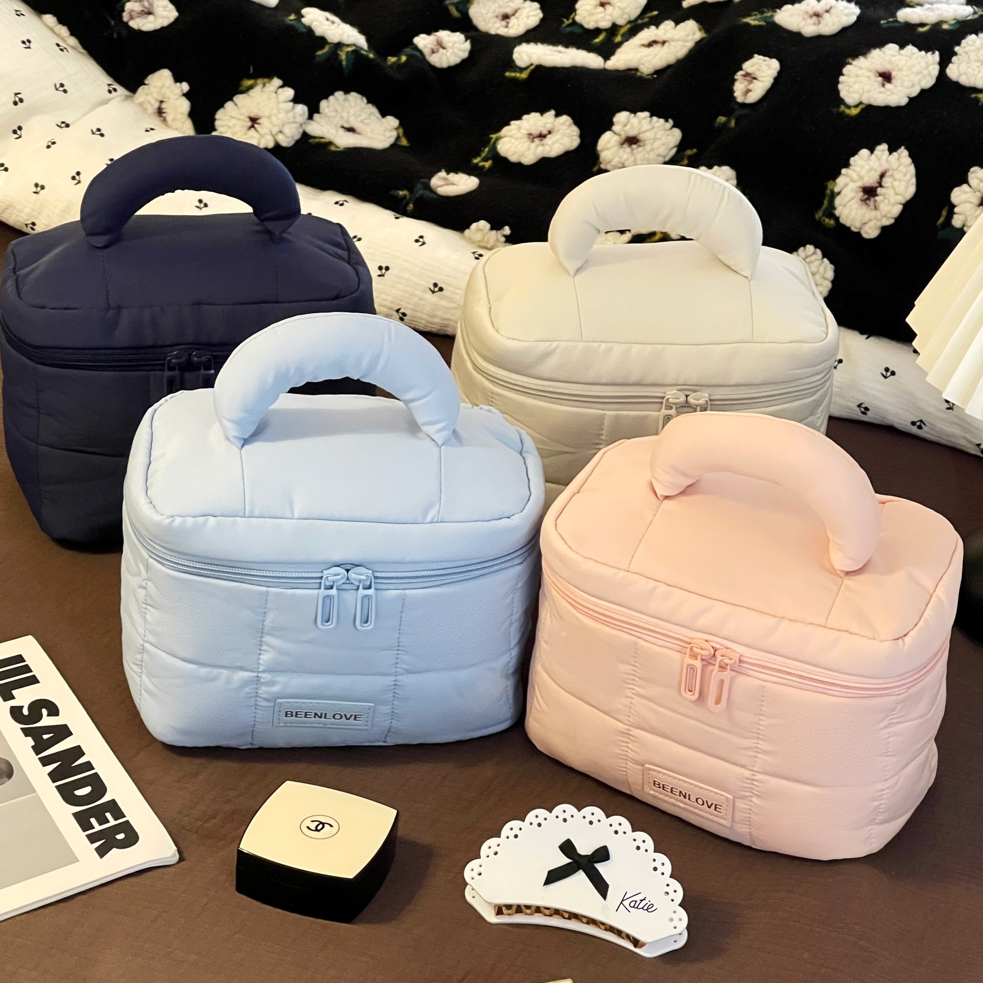 2025 nueva bolsa de maquillaje portátil de moda bolsa de almacenamiento de artículos de maquillaje para el cuidado de la piel bolsa de lavado de mano de gran capacidad