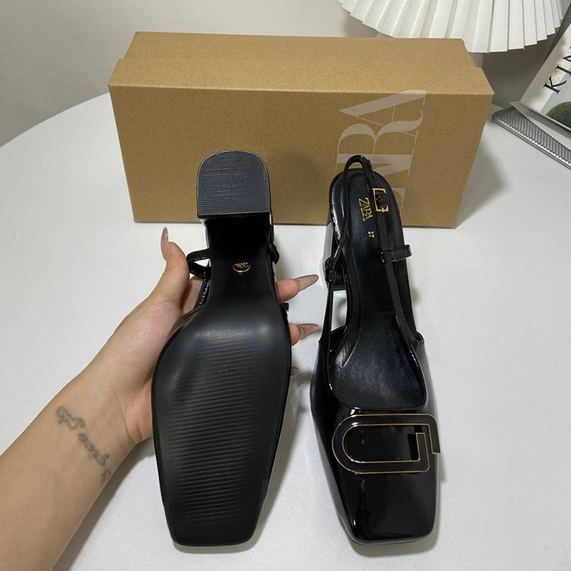 New product square toe French high heels, thick heel, metal buckle decoration, shallow mouth exposed heel, women's fashion sandals for wearing outside