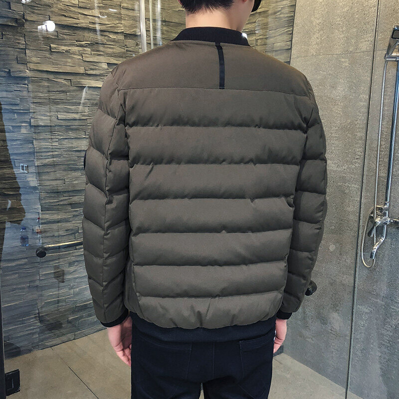 Chaqueta de invierno de algodón para hombre, nueva chaqueta casual corta de moda, chaqueta cálida y gruesa con cuello de béisbol para hombre.