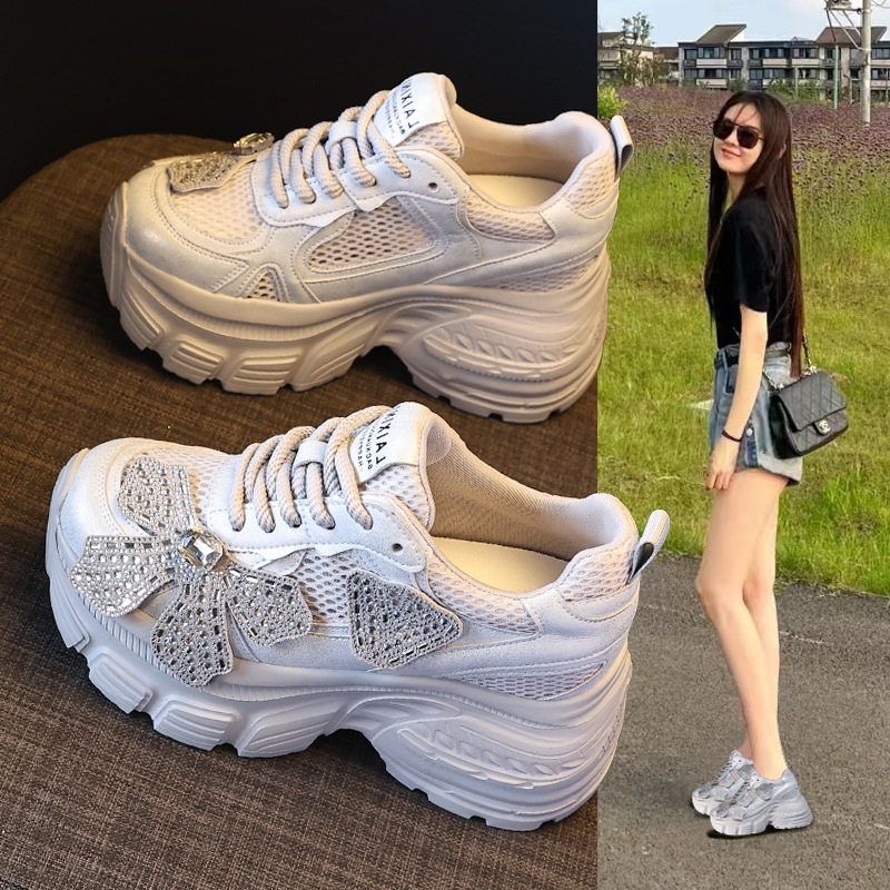 Giày sneaker chunky đế dày tăng chiều cao đính đá cho nữ — Màu trắng