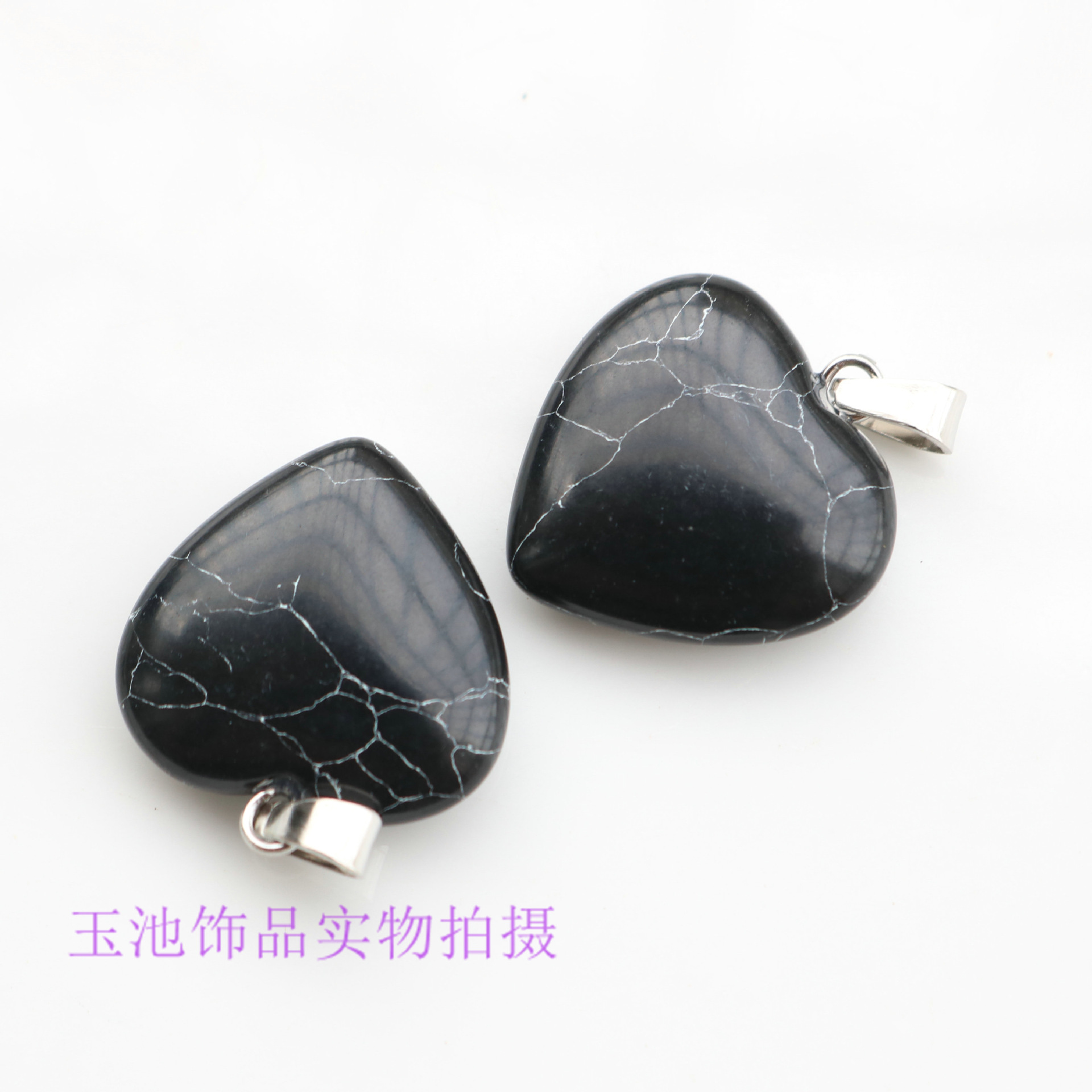 Venta transfronteriza de amor amor amor amoroso colgante verde Dongling pequeño corazón de melocotón colgante orejas accesorios diy