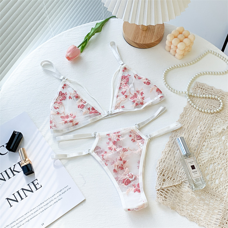 Cross-border Foreign Trade Explosions Sexy Three-point Embroidered Flower Bra Panties Split Set Sexy Underwear 2053 Cross-border Foreign Trade Explosions Sexy Three-point Embroidered Flower Bra Panties Split Set Sexy Underwear 2053