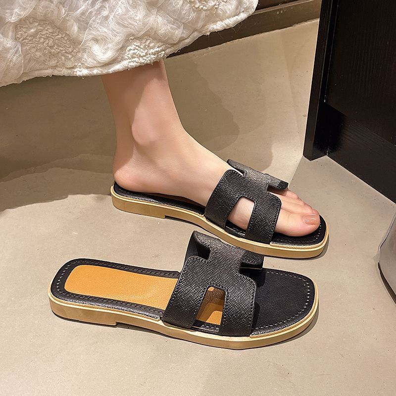 Flat-Soled Stylish Slip-On Slippers for Women, Popular Summer Indoor and Outdoor Versatile French-Style Small Sandals for Women
